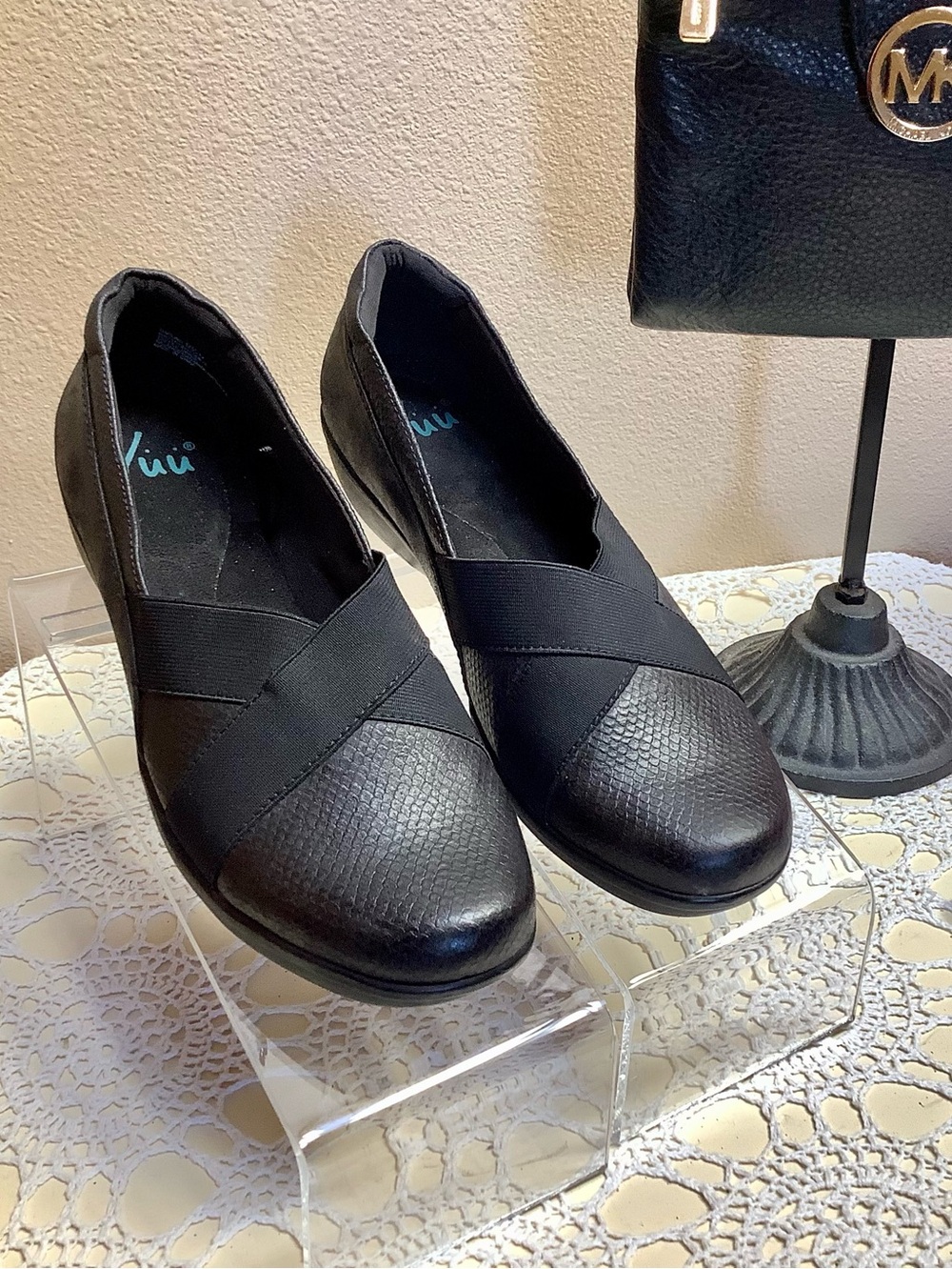 YUU BLACK SLIP ON COMFORT SHOES SIZE 9.5 M